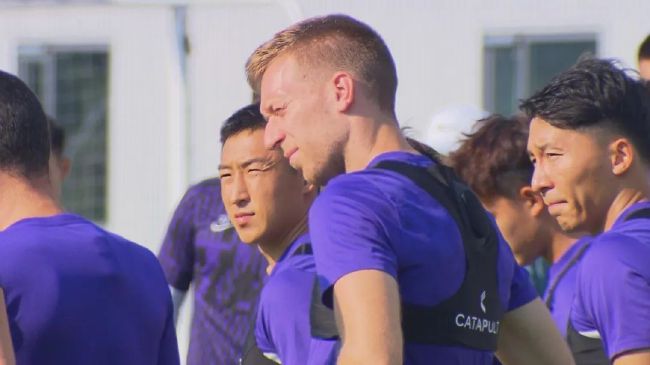 双腿打开被挠毛笔调教小说